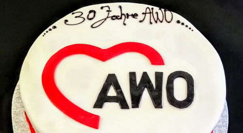 Eine weiße Torte mit dem Schriftzug: 30 Jahre AWO - AWO OV Ketzin
