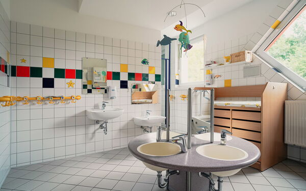 Gefliestes Bad mit Waschbecken und Wickel-Kommode.