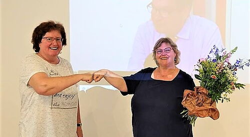 Marianne Rehda gratuliert Frauke Stürenburg