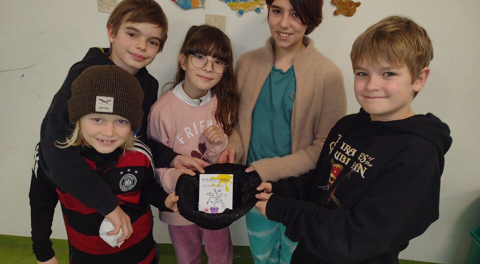 Schüler*innen spenden für den „Frühblüher“