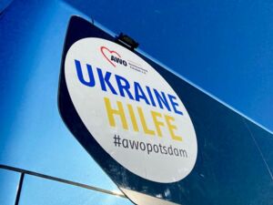 Bus mit der Aufschrift: Ukraine Hilfe