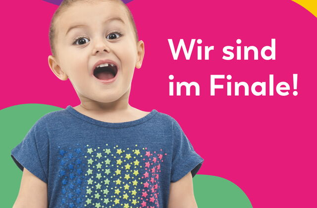 Bunter Hintergrund. Ein Mädchen mit freudig aufgerissenem Mund. Neben ihr steht: "Wir sind im Finale!"