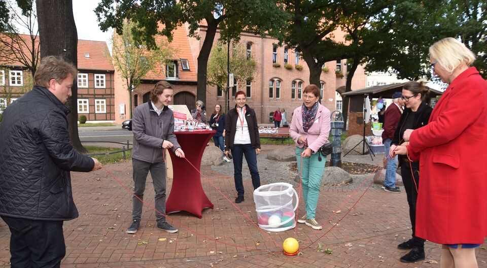 Laute Luftballons und Schlagsahne in Nauen