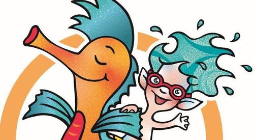 Zeichnung. Ein orangenes Seepferdchen mit rotem Brustkorb und blauen Flossen. Auf dem Seepferdchen Rücken sitzt ein Kind mit spitzen Ohren, Schwimmhaut zwischen den Zehen / Finger, die Haare sind blau grün wild, daraus spritzen Wassertropfen.