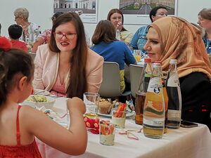 Gemeinsames Essen in der Kantine.