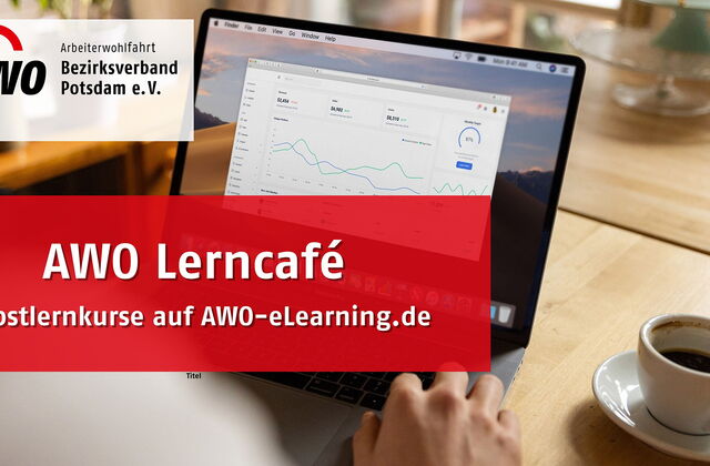 Laptop mit geöffneter Lernplattform und rotem Banner: „AWO Lerncafé – Selbstlernen auf awo-elearning.de“.