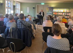 Bewegende Lesung mit Steffen Schroeder begeistert Wittstock