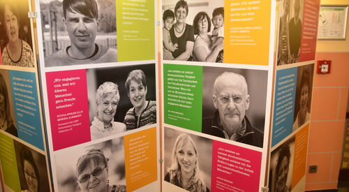 Wandtafeln in einer Ausstellung