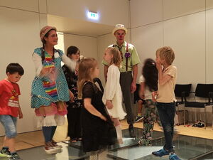 Klinikclowns bespaßen die jüngeren Kinder.
