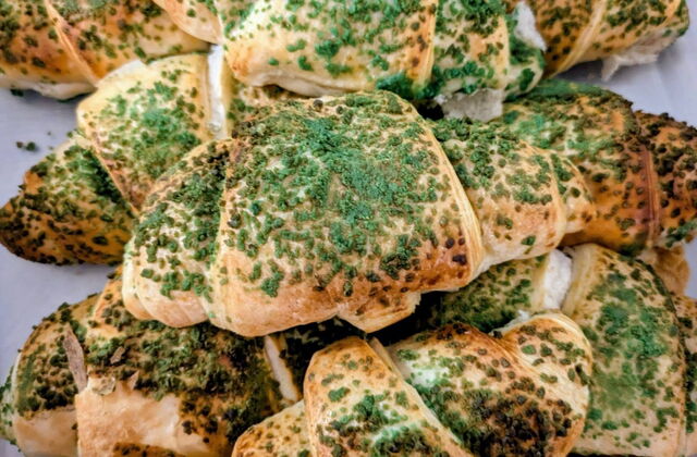 Croissants mit Pistazienfüllung.
