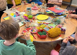 Osterbasteln im Café Integra