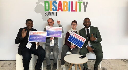 Vier Teilnehmer*innen des Global Disability Summit in Berlin