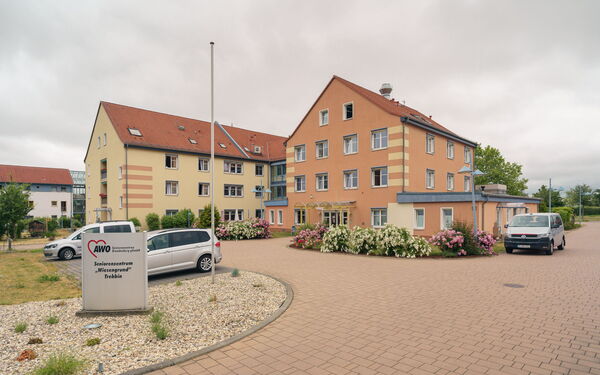 Hier sehen sie die Einfahrt zum Seniorenzentrum Wiesengrund