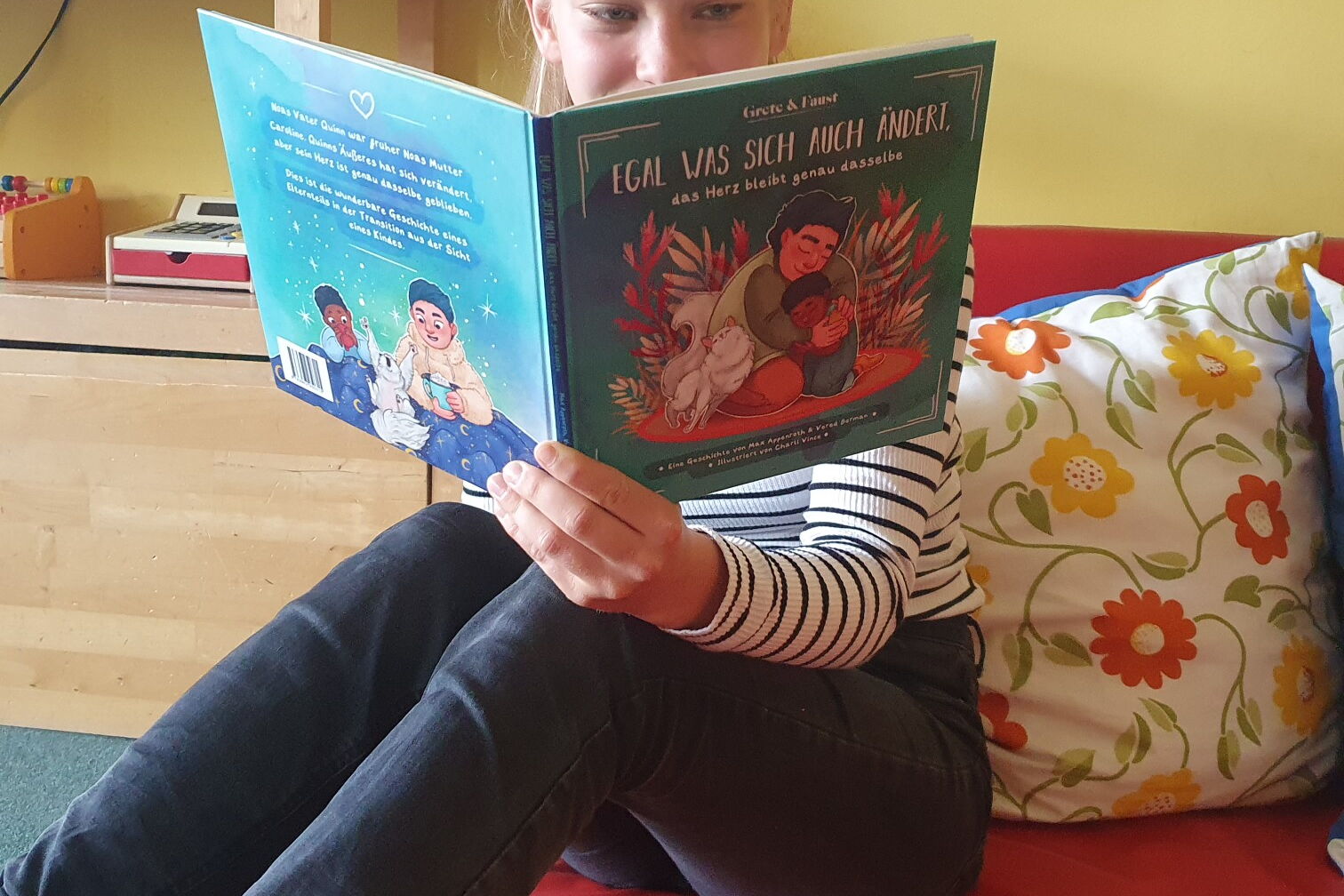 Mädchen mit Buch