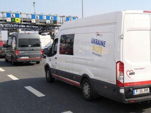 Hilfstransporter für die Ukraine auf der Straße