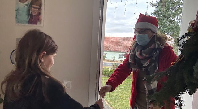 Mobile Weihnachtswichtel brachten den Kindern Geschenke