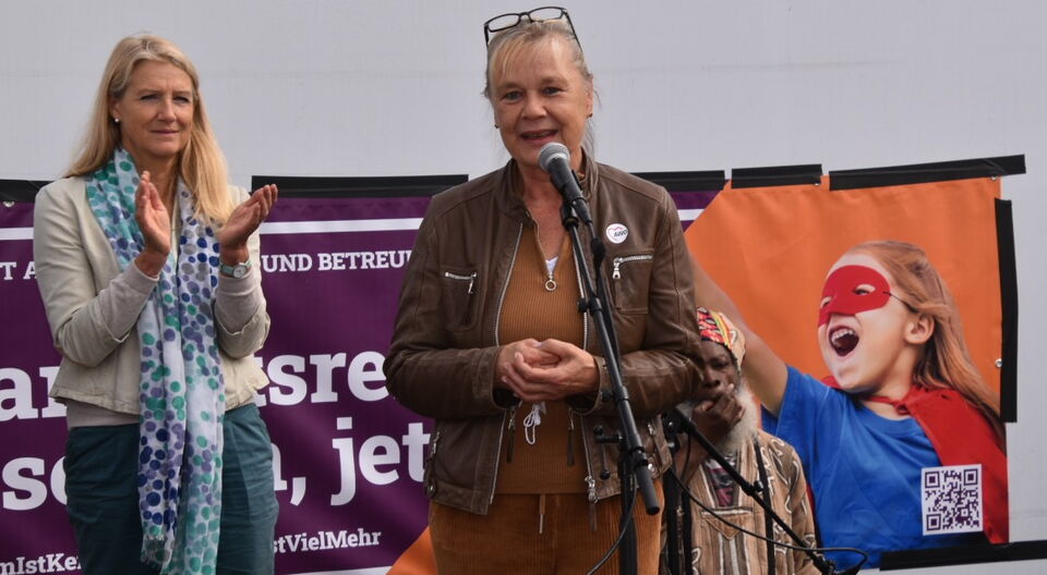 „Pappe satt –Alles heiße Luft!“