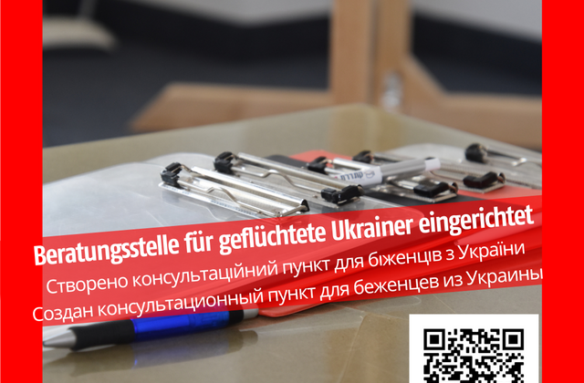 Bild von mehreren Klemmmappen mit einem Kugelschreiber davor und der Aufschrift: Beratungsstelle für geflüchtete Ukrainer eingerichtet