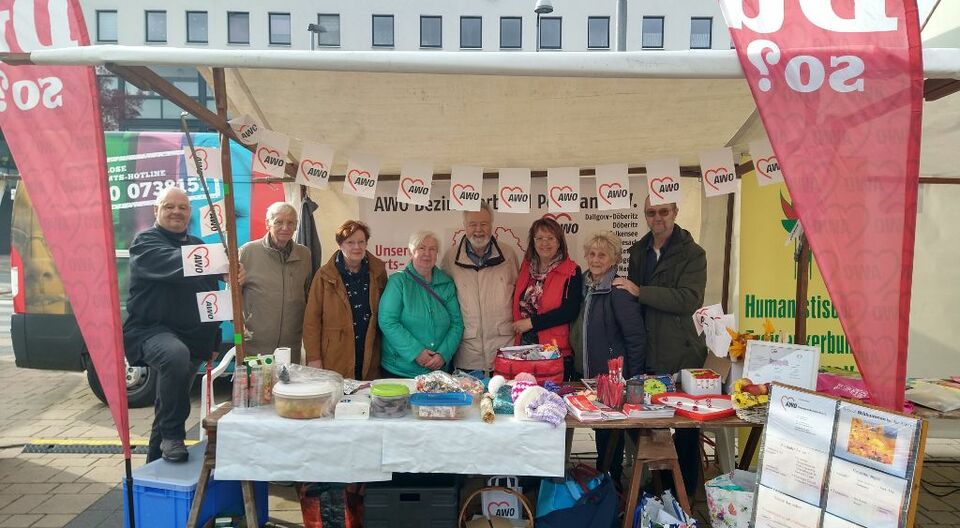 Obstsalat und ein Drachenboot mit den AWO-Ortsvereinen