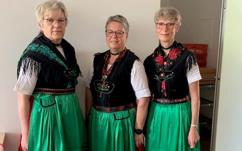 Vorstellung der Fläming- Tracht Frau Meyer, Frau Salomon, Frau Lorenz