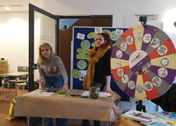 Mit dem „Armutsrad“ im Gespräch