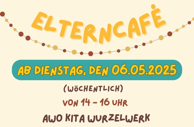 drei Personen die um einen Tisch sitzen