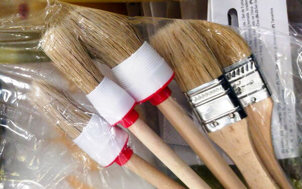 Noch neu verpackte 5 Pinsel.