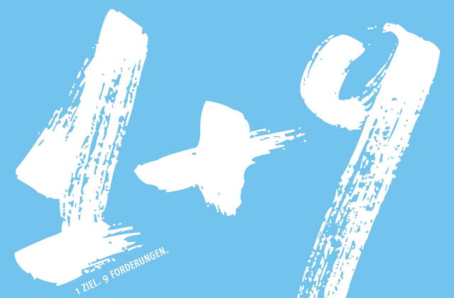 Hellblauer Hintergrund. Text: 1 + 9 - 1 Ziel. 9 Forderungen.