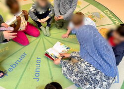 In unserer Kita  lesen Eltern in verschiedenen Sprachen vor