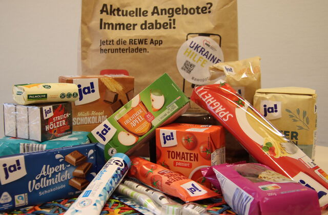 Produkte der Marke ja! von REWE, Seife, Schokolade, Spagetti, Zahnpaste