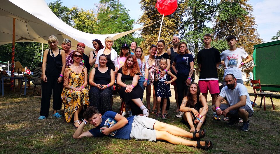 Mit Okroschka und Airbrush-Tatoos auf dem Frierock-Festival