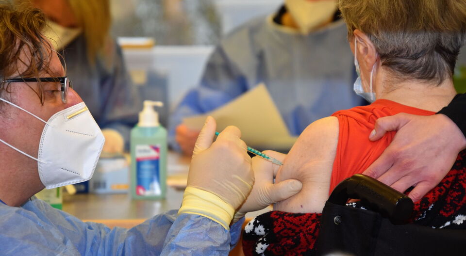 Erste Schutzimpfungen für AWO Seniorenzentren