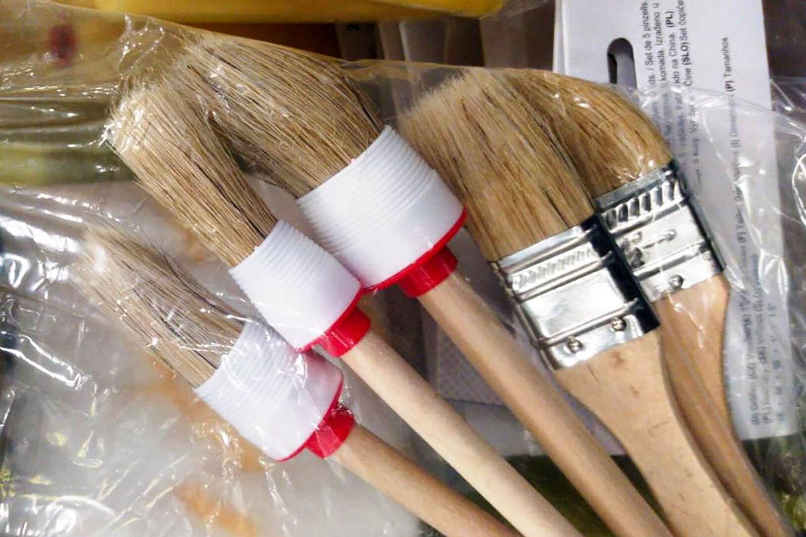 Noch neu verpackte 5 Pinsel.