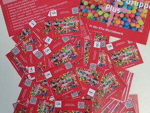 rote Flyer der Eltern-Kind-Gruppe Plus
