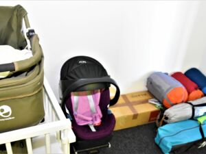 Foto mit Schlafsäcken und Kindertransportkörben