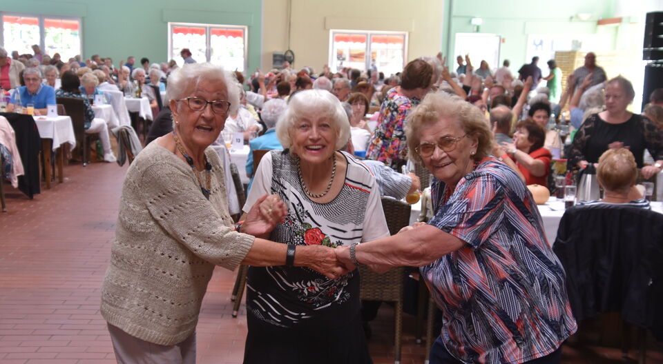 Blaubeerkuchen und Grüße vom Kanzler