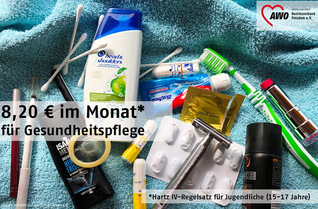 Handtuch, Shampoo, Rasierer, Kondom, Zahnbürste, Tampons, Schminkezeug. Text: 8,20 Euro im Monat (Hartz IV-Regelsatz für Kinder 15 - 17 Jahre) für Gesundheitspflege