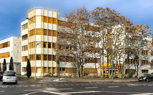 Außenansicht des AWO Bezirksverbandes Potsdam in der Neuendorfer Straße in Potsdam