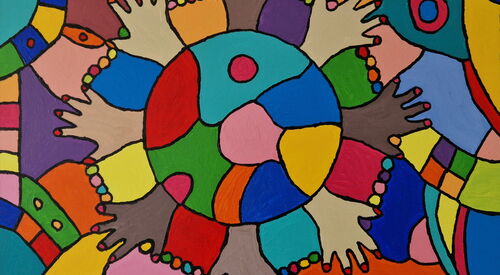Abstrakt. Kunterbunt, Kreise, Kringel. In der Mitte ist ein größerer Kreis von dem 8 Hände abgehen. Die Hände sind in Braun- und Ockertönen gemalt.