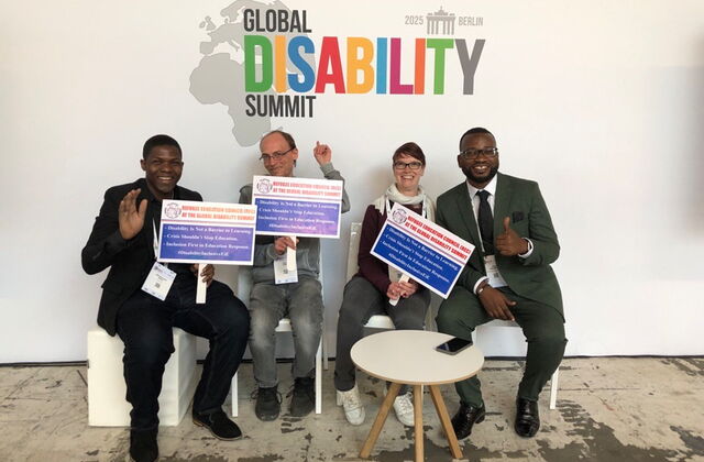 Vier Teilnehmer*innen des Global Disability Summit in Berlin