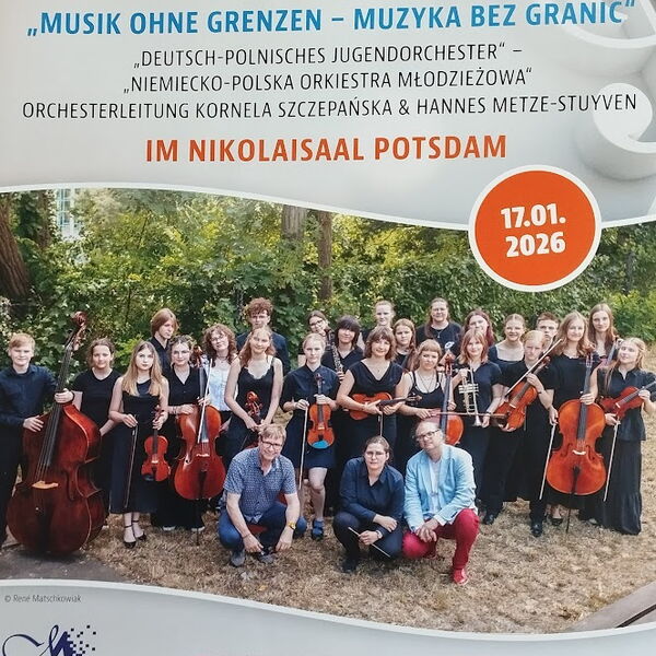Plakat: Neujahrskonzert 2026 - Musik ohne Grenzen / Orchester aus jungen Musikern im Zentrum des Plakats.
