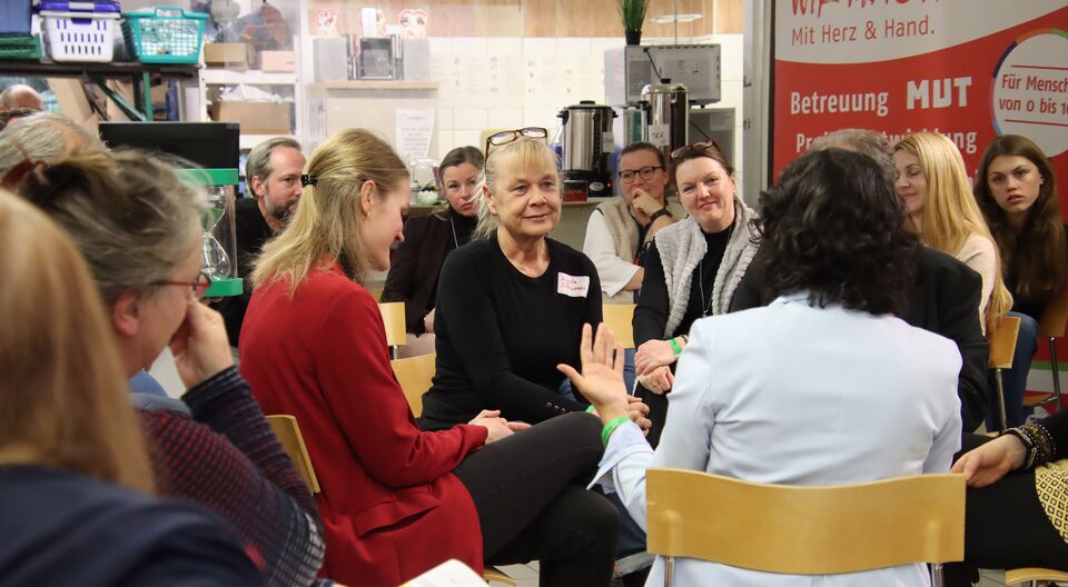 Im Gespräch bleiben, Begegnungsorte schaffen, Armut bekämpfen