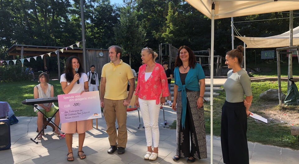 Drogeriekette dm spendet 500 Euro für AWO Grundschule Golm