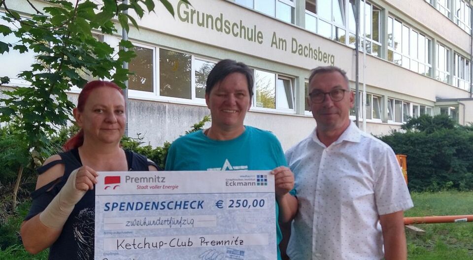 Geldspende für Ketchup-Club / Spirellibande in Premnitz