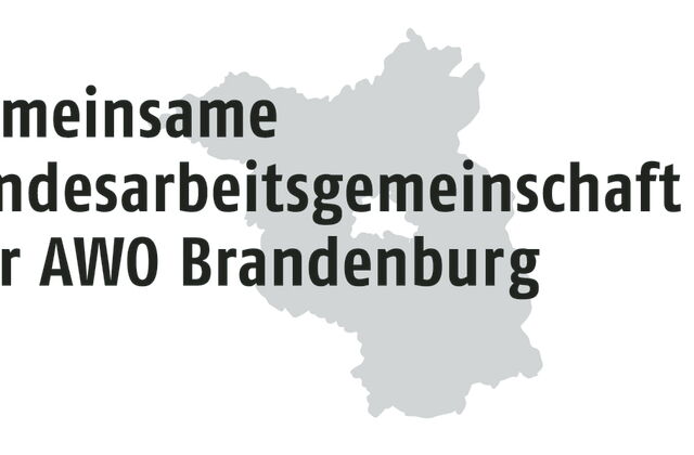 AWO Logo. Grauer Umriss vom Land Brandenburg Text darüber: Gemeinsame Landesarbeitsgemeinschaft der AWO Brandenburg