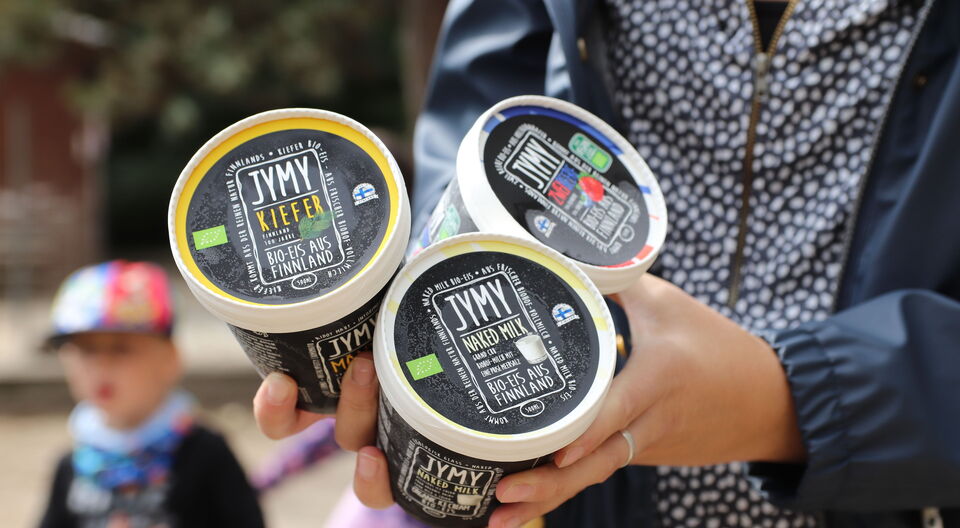 Finnische Botschaft spendet 1000 Packungen Eis