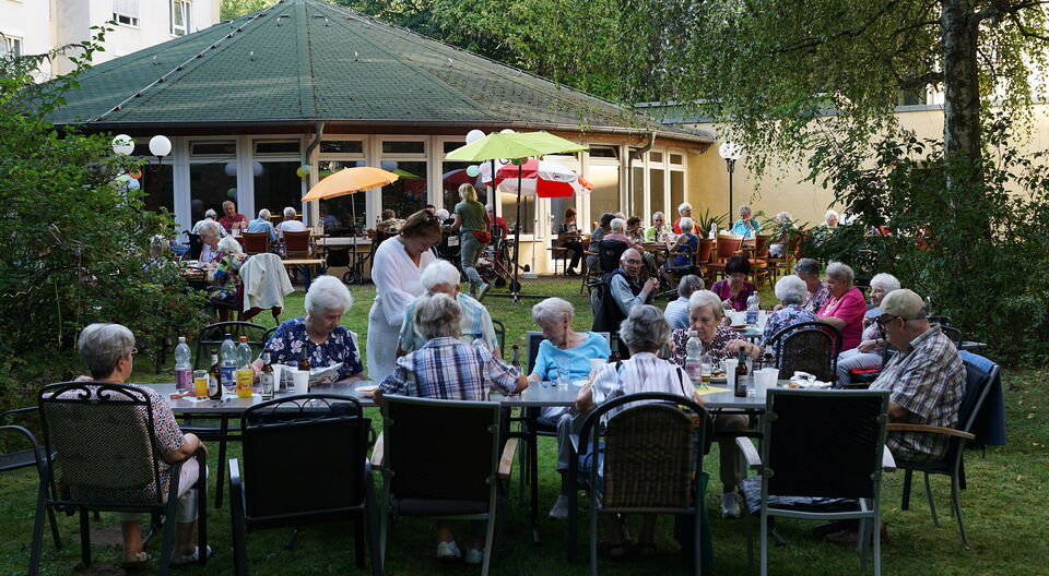 Spätsommerliches Grillfest im AWO Seniorenzentrum Käthe-Kollwitz-Haus