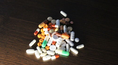 Foto eines Haufen von Tabletten