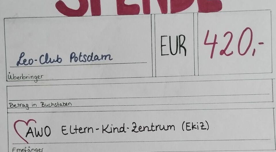 Der Leo-Club Potsdam unterstützt das AWO EKiZ mit einer Spende