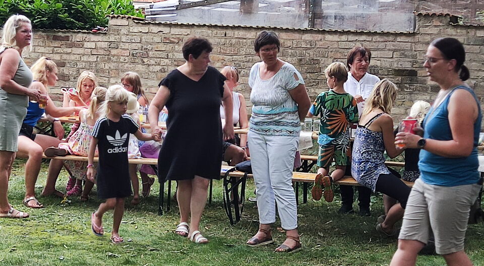 Torwand schießen mit den Großeltern